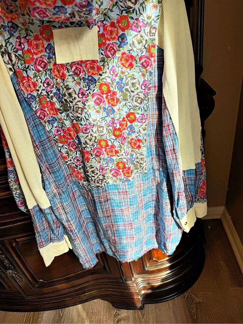 POL Floral Plaid Long Sleeve Top in Blue & Cream 45Size Large - Picture 2 of 7